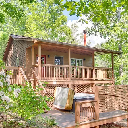 Charming Fox Den Cabin In Whittier With Hot Tub!